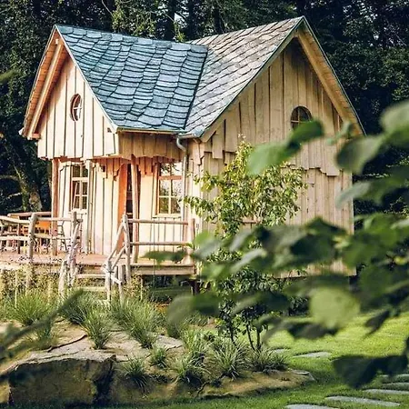 Au Coq Et Fa Gnes * יאלהיי